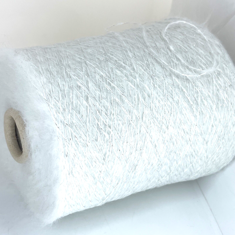 10% KID Mohera, 10% Merino Vilna, 80% Akrilas + Blizgėsys