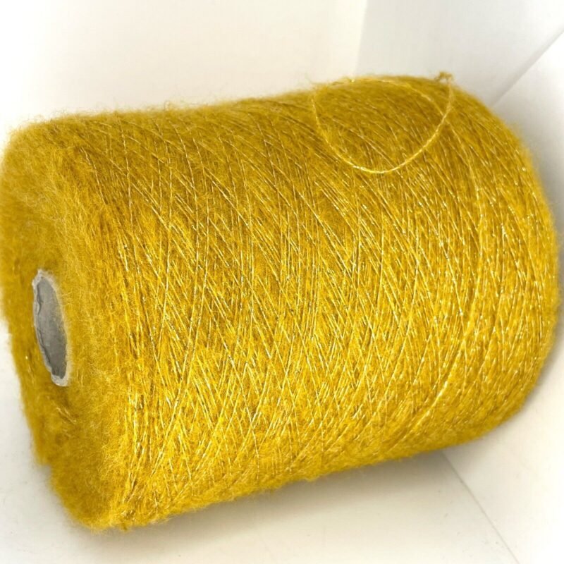 10% KID Mohera, 10% Merino Vilna, 80% Akrilas + Blizgėsys
