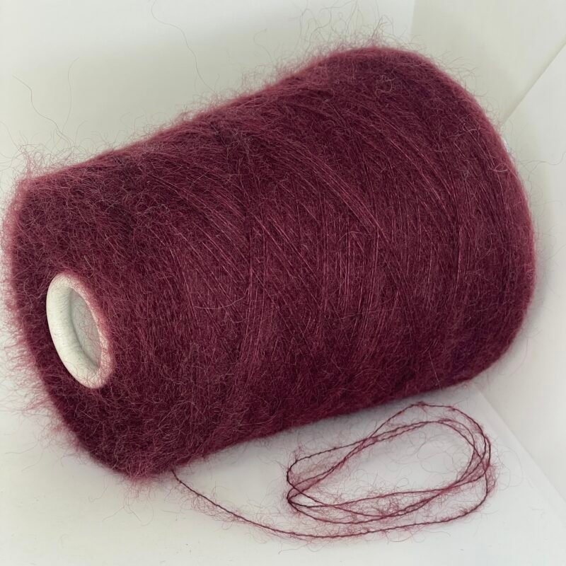 70% Super Kid Mohera, 5% Merino Vilna, 25% Poliamidas