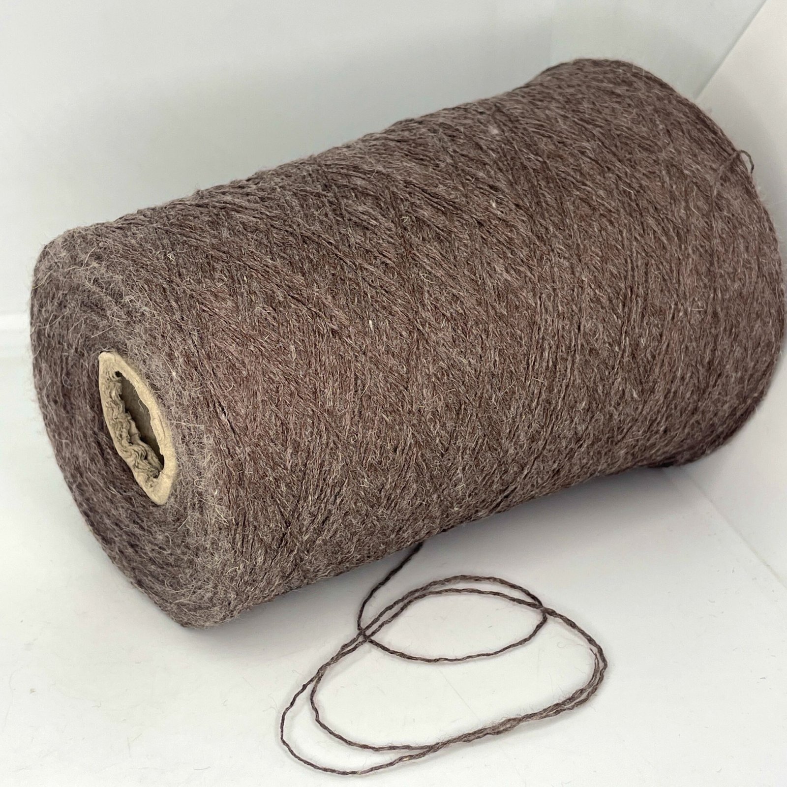 15% Angora, 20% Merino Vilna, 65% Viskozė AGORA