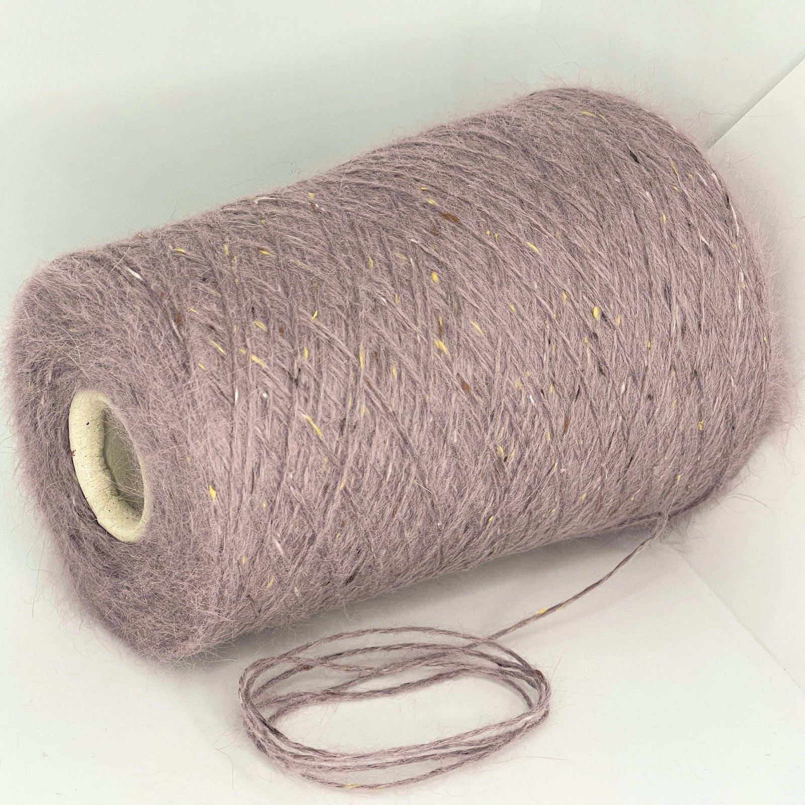 75% Angora, 5% Viskozė, 20% Poliamidas