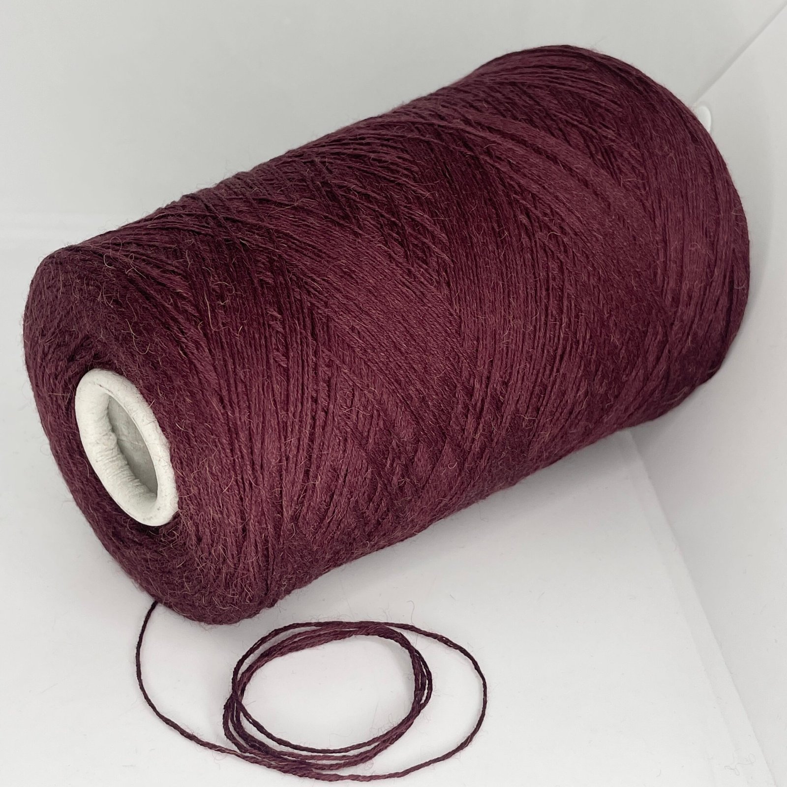 15% Šilkas, 30% Kupranugario Vilna, 55% Merino Vilna ATACAMA